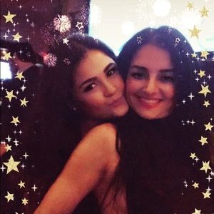 Meet your Posher, Hena